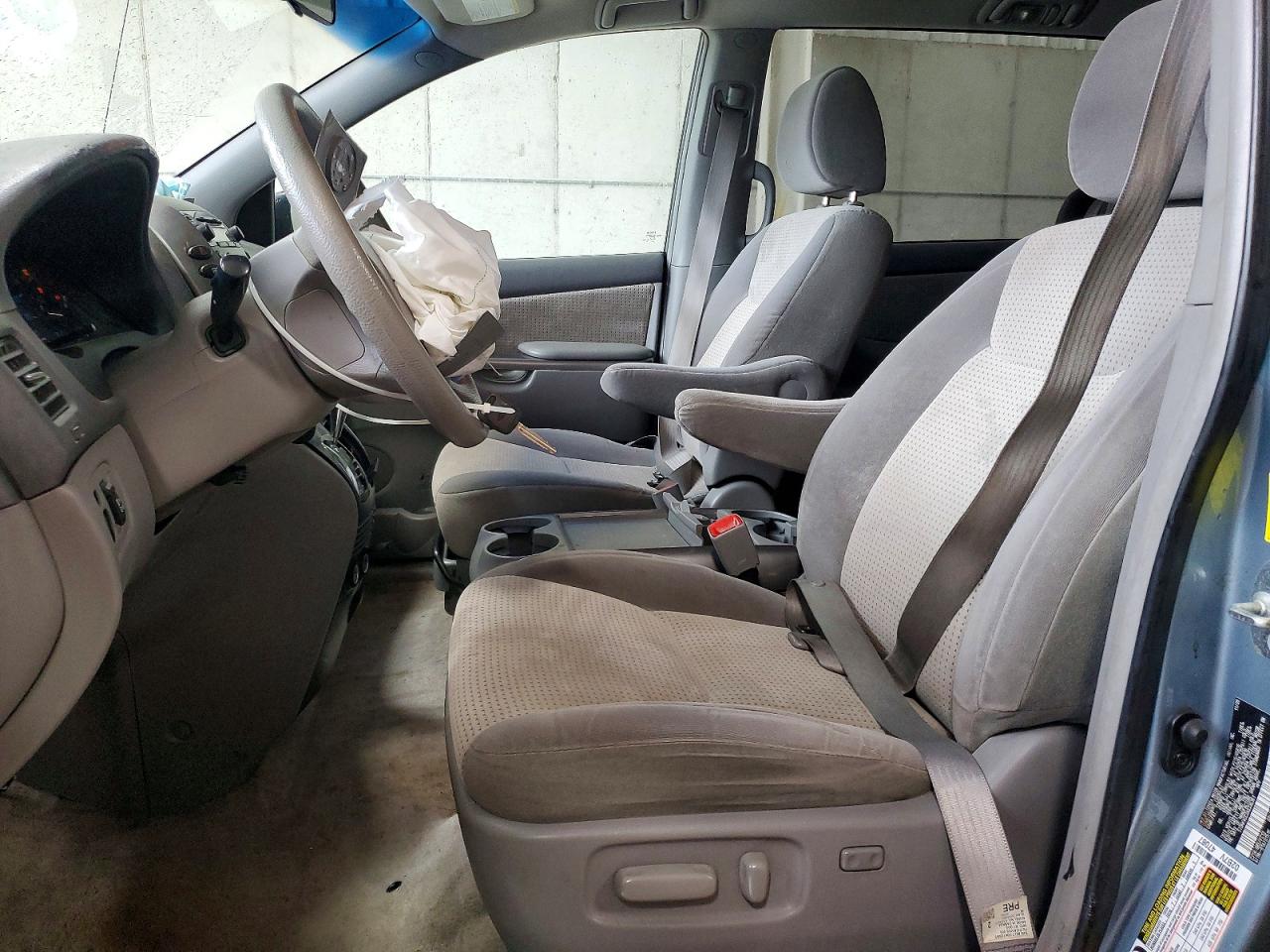 Toyota Sienna Le 7-passenger