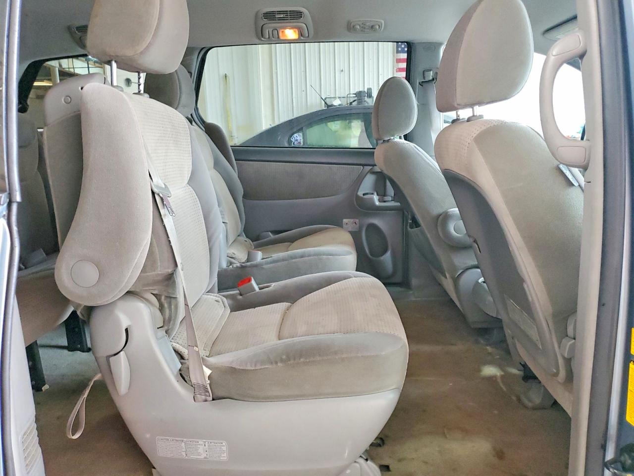 Toyota Sienna Le 7-passenger