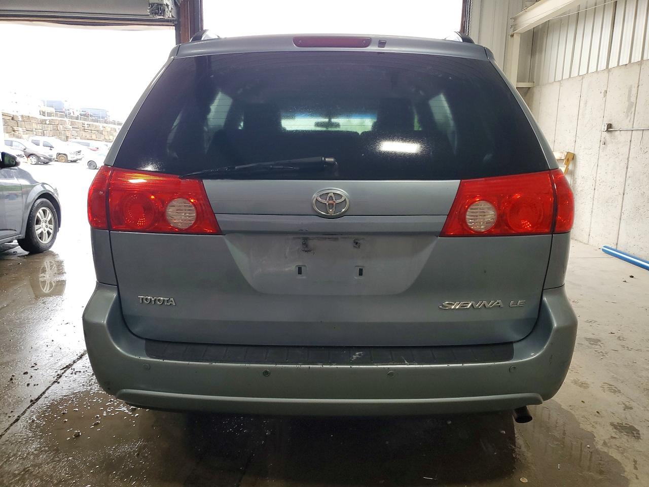 Toyota Sienna Le 7-passenger