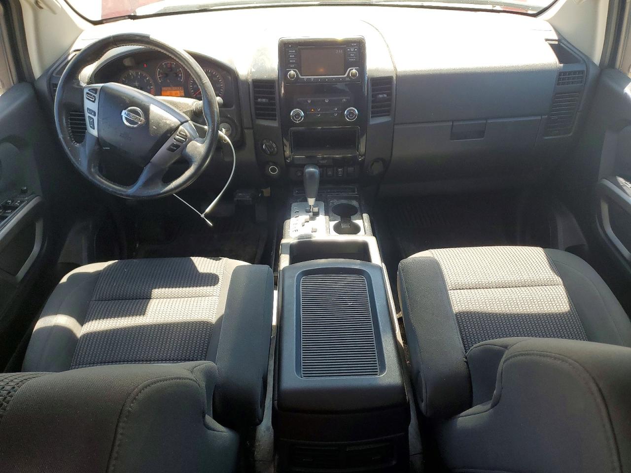 Nissan Titan Sv
