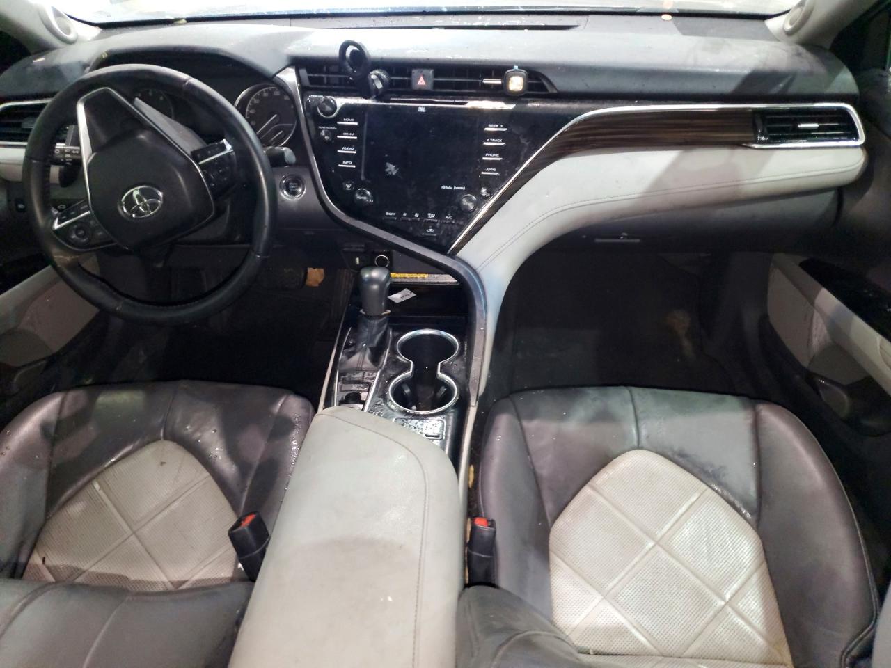 Toyota Camry Xle V6