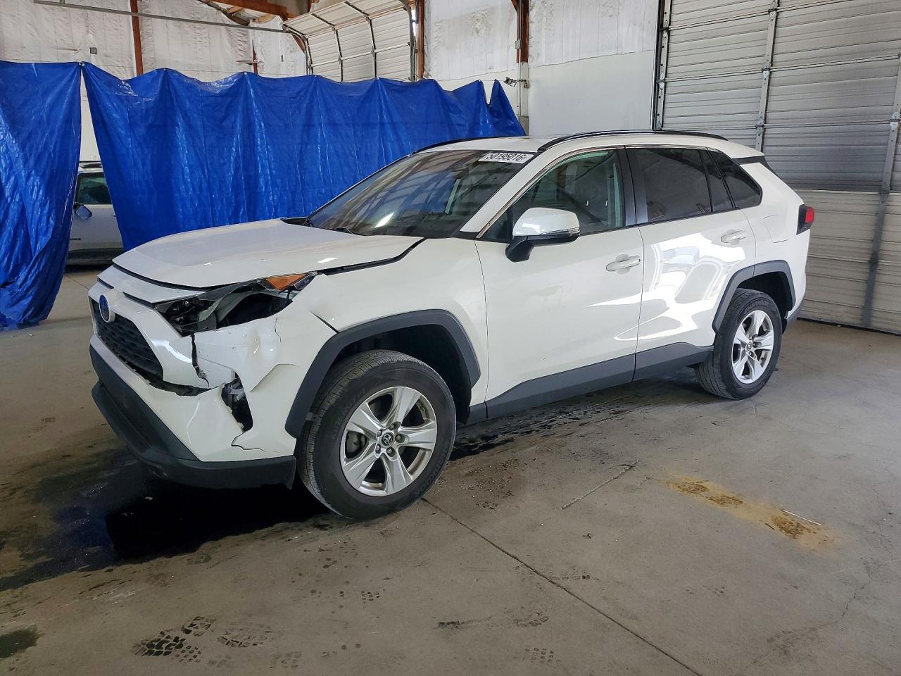 Salvage Toyota RAV4 Image