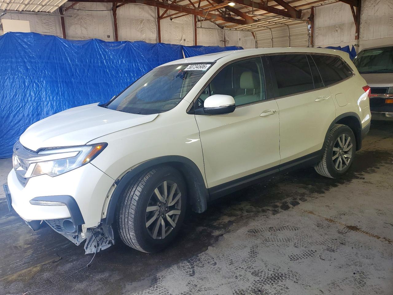 Salvage Honda Pilot Image