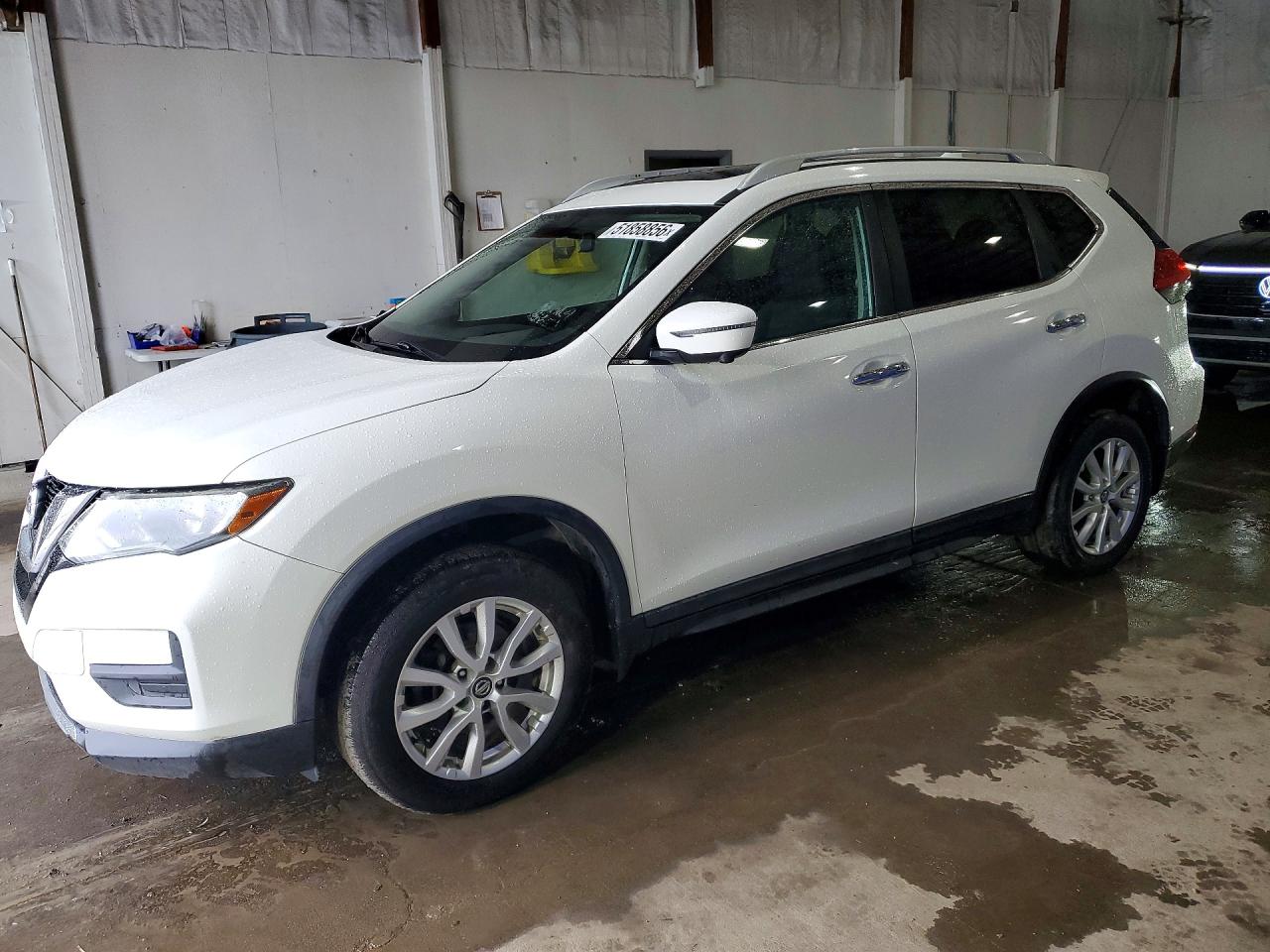 Salvage Nissan Rogue Image