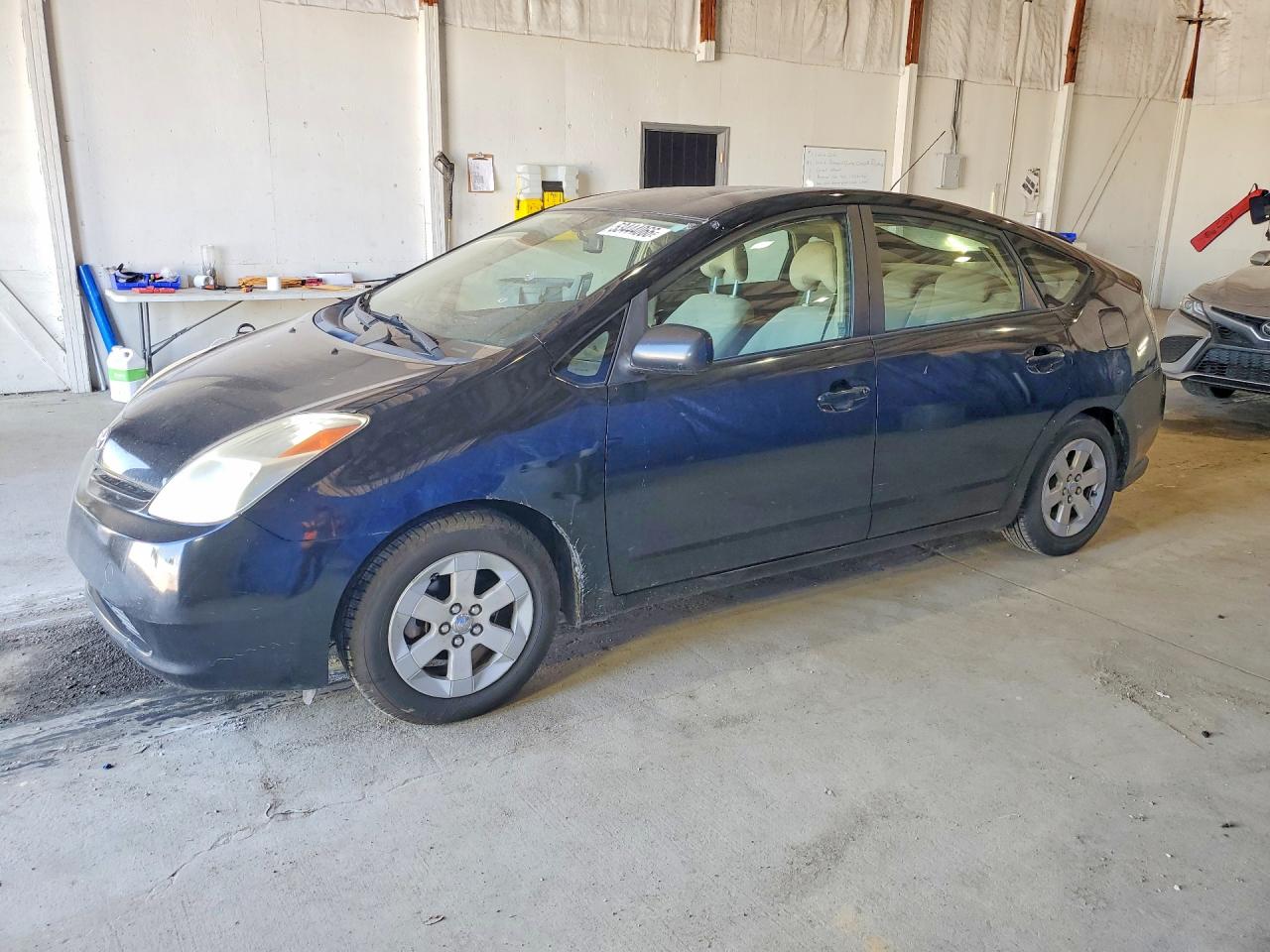 Salvage Toyota Prius Image