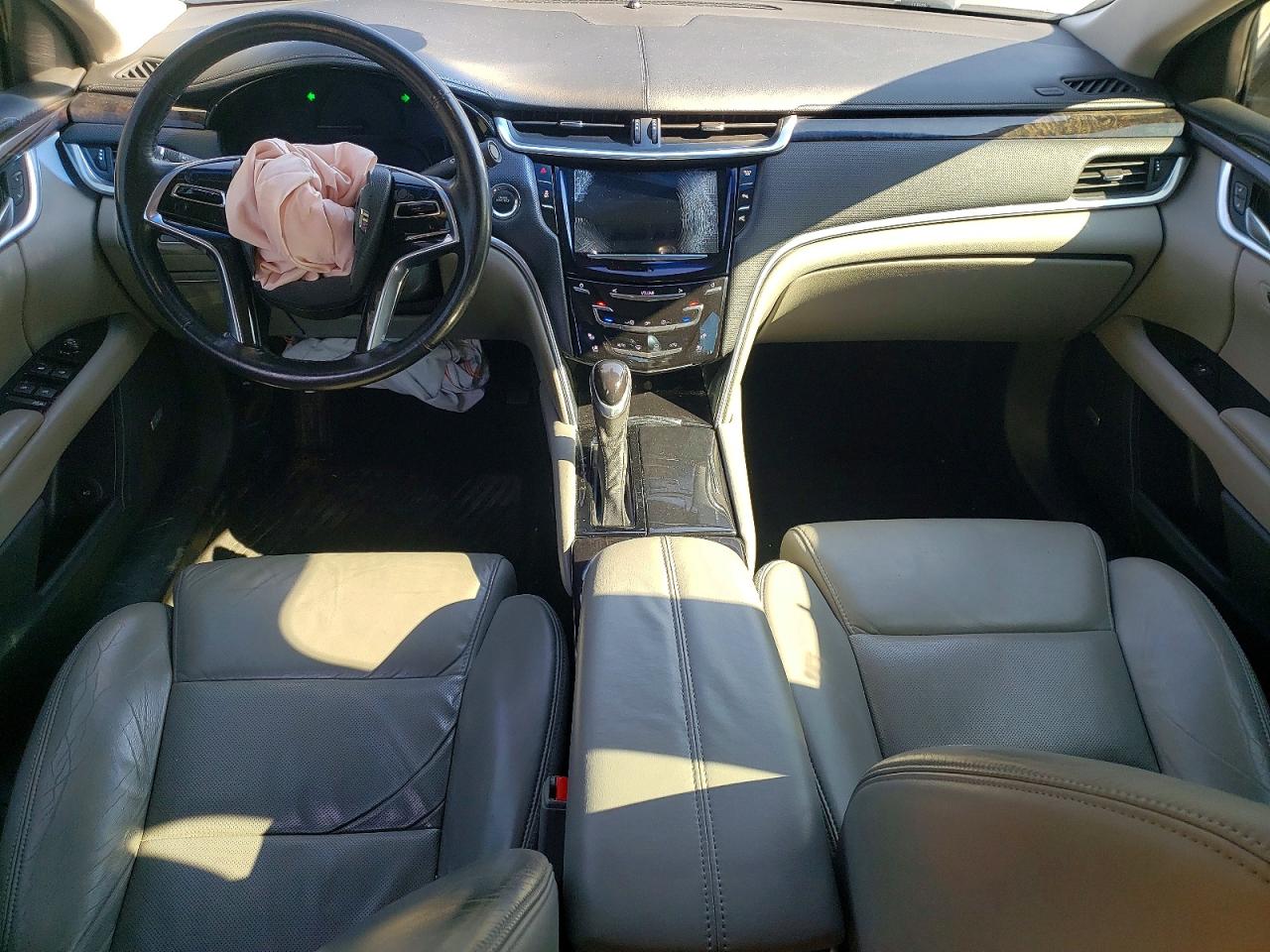 Cadillac XTS Luxury Collection