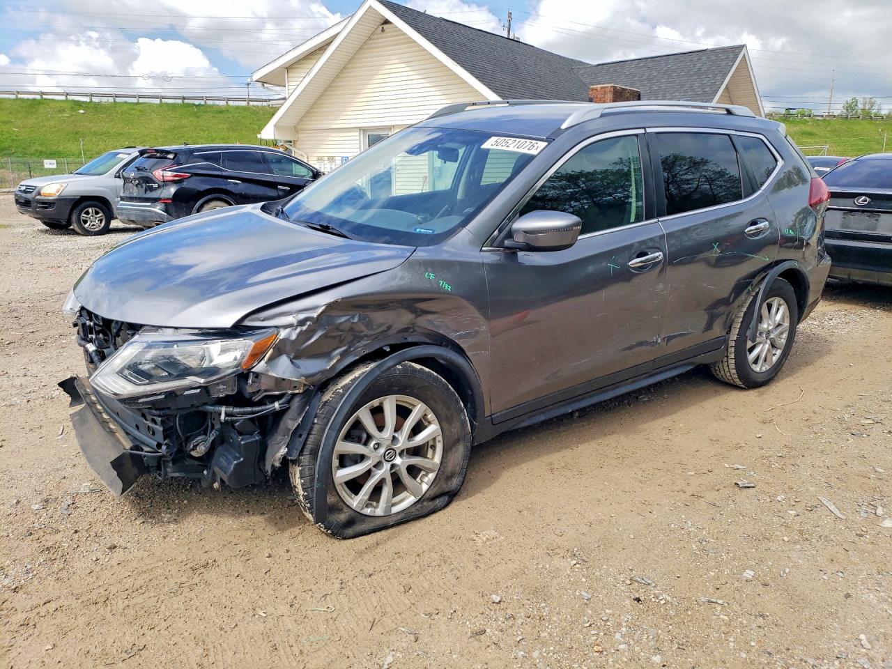 Salvage Nissan Rogue Image