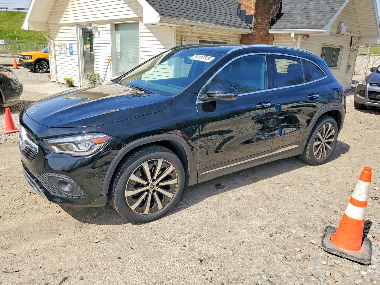 Salvage Mercedes-Benz GLA Image