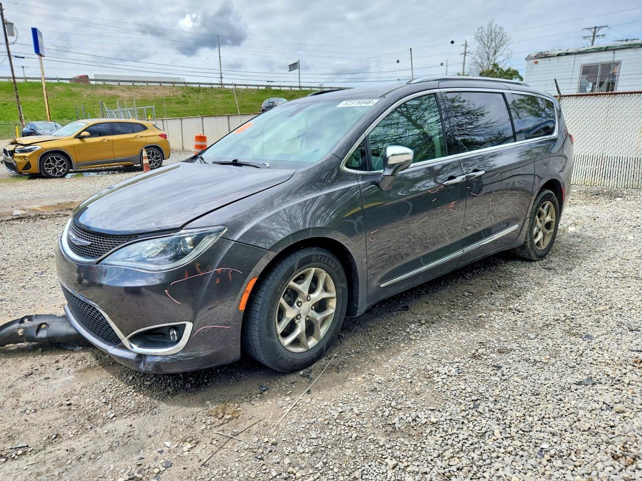 Salvage Chrysler Pacifica Image