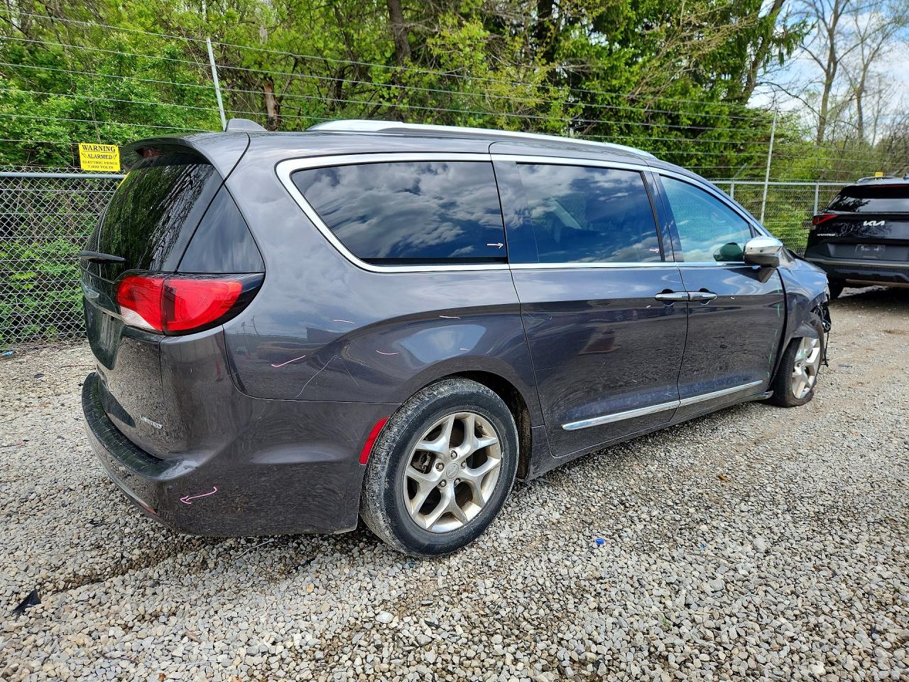 Chrysler Pacifica Limited