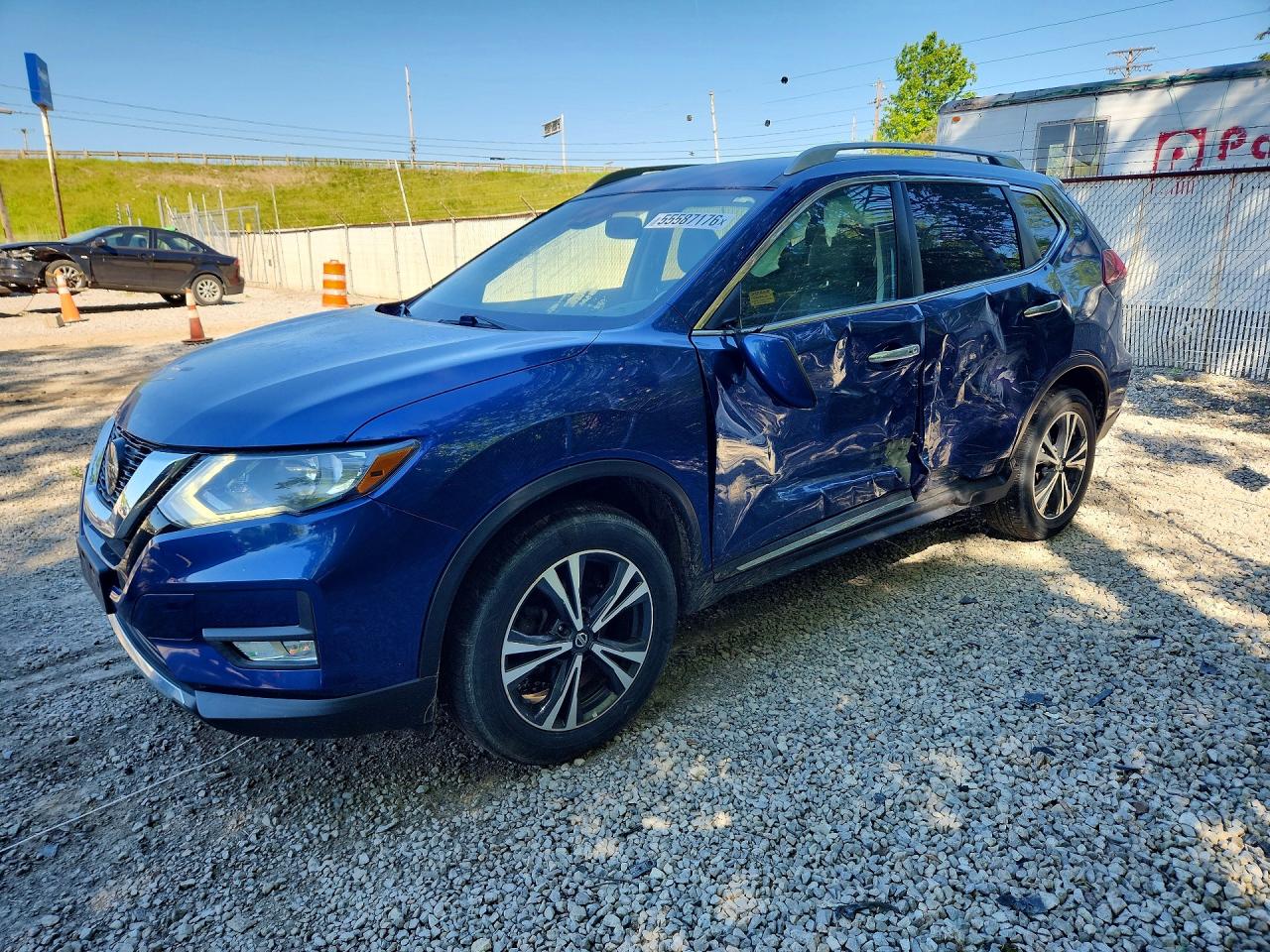 Salvage Nissan Rogue Image