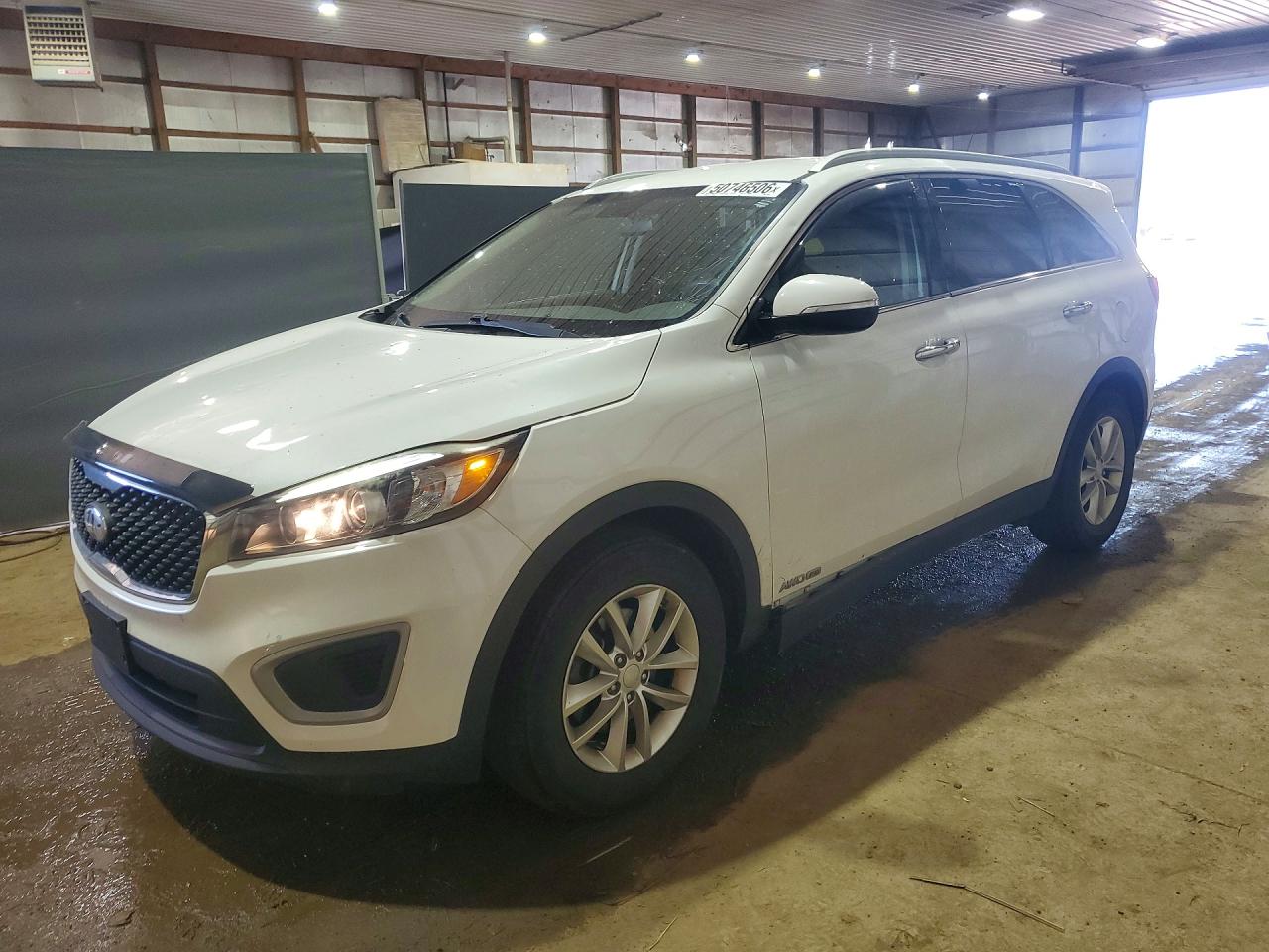Salvage Kia Sorento Image
