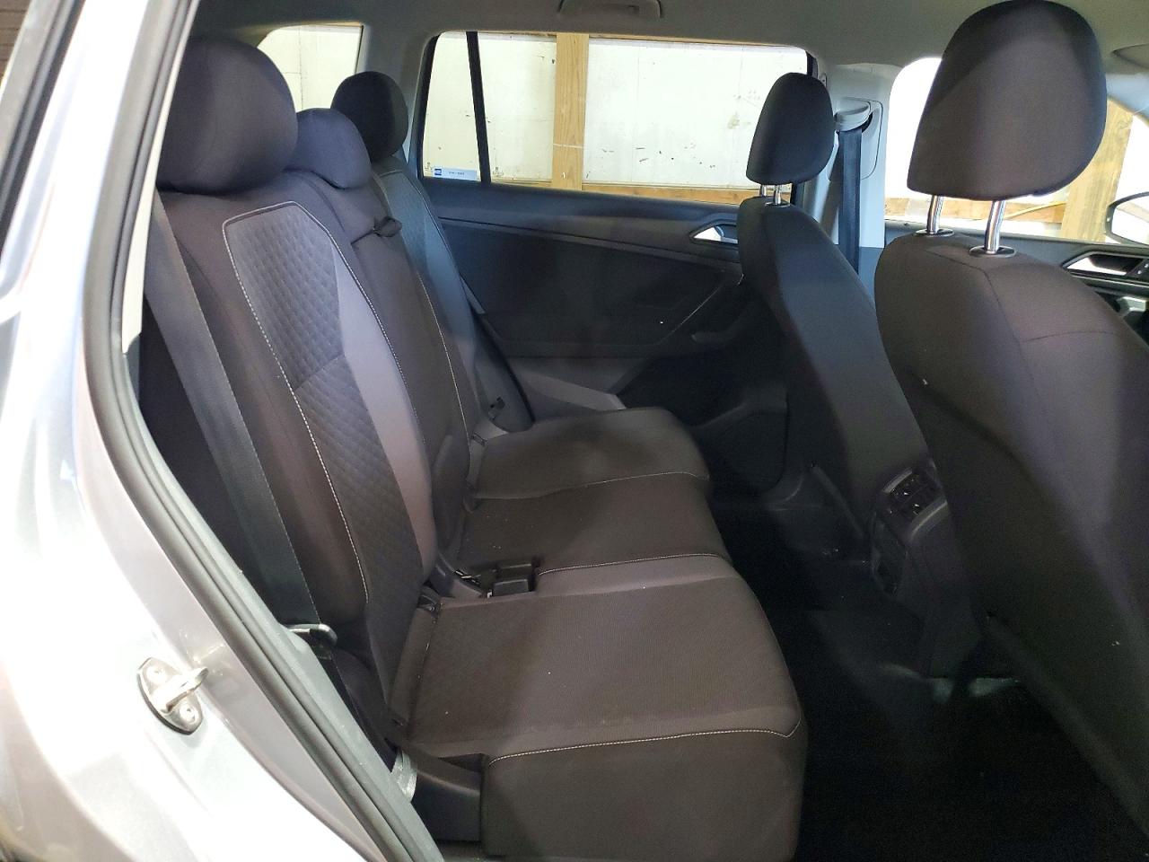 Volkswagen Tiguan S