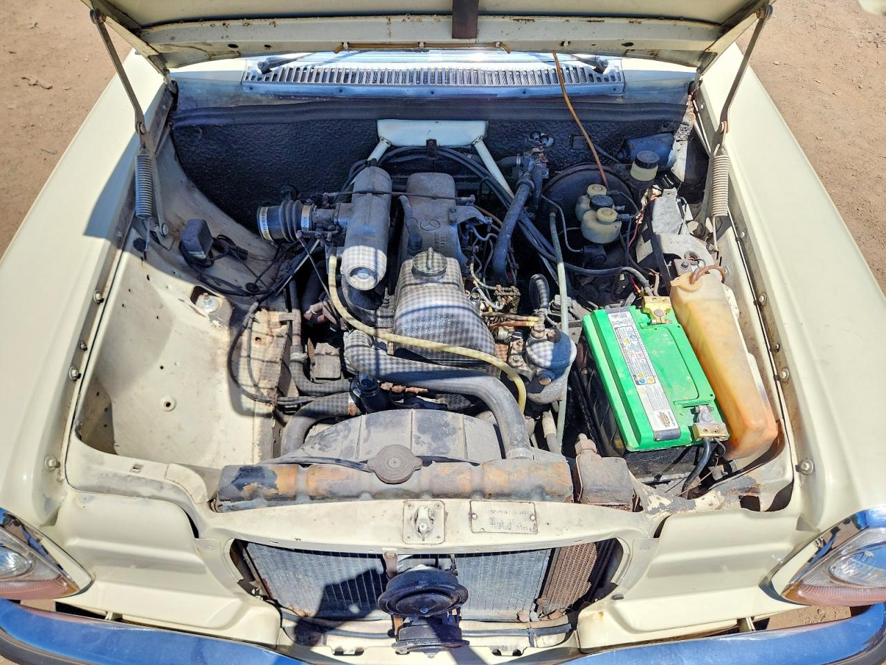 Mercedes-Benz 220 class