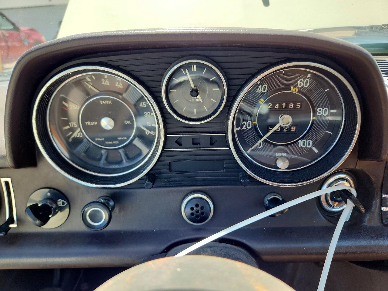 Mercedes-Benz 220 class