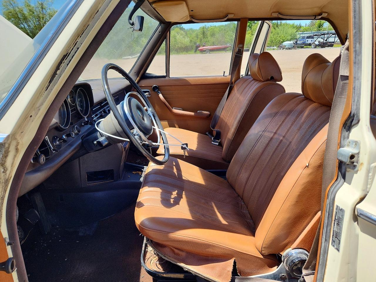 Mercedes-Benz 220 class