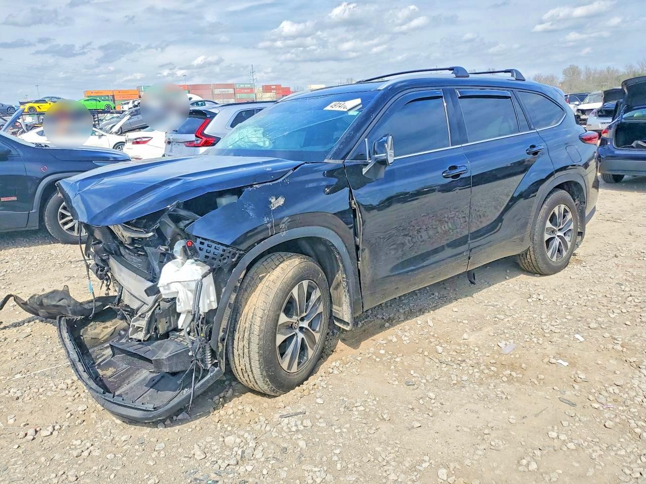 Salvage Toyota Highlander Image