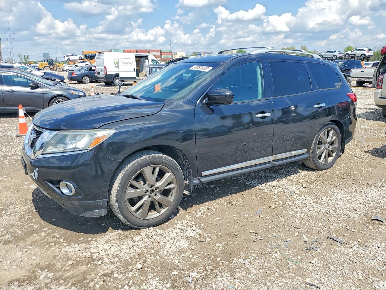 Salvage Nissan Pathfinder Image