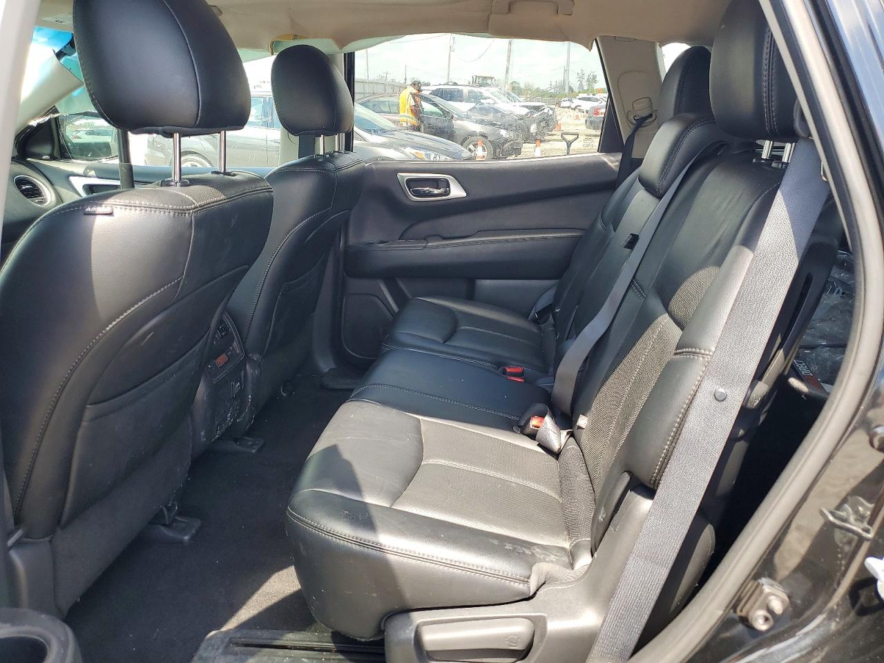 Nissan Pathfinder S