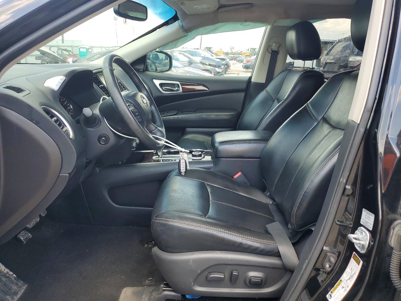 Nissan Pathfinder S