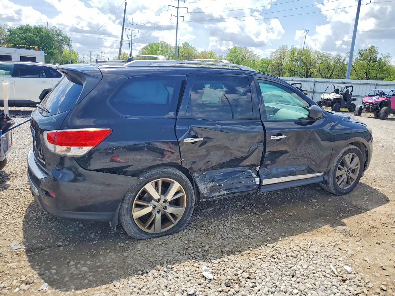 Nissan Pathfinder S