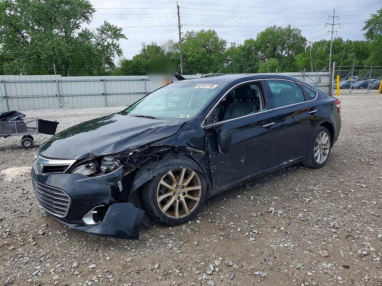 Salvage Toyota Avalon Image