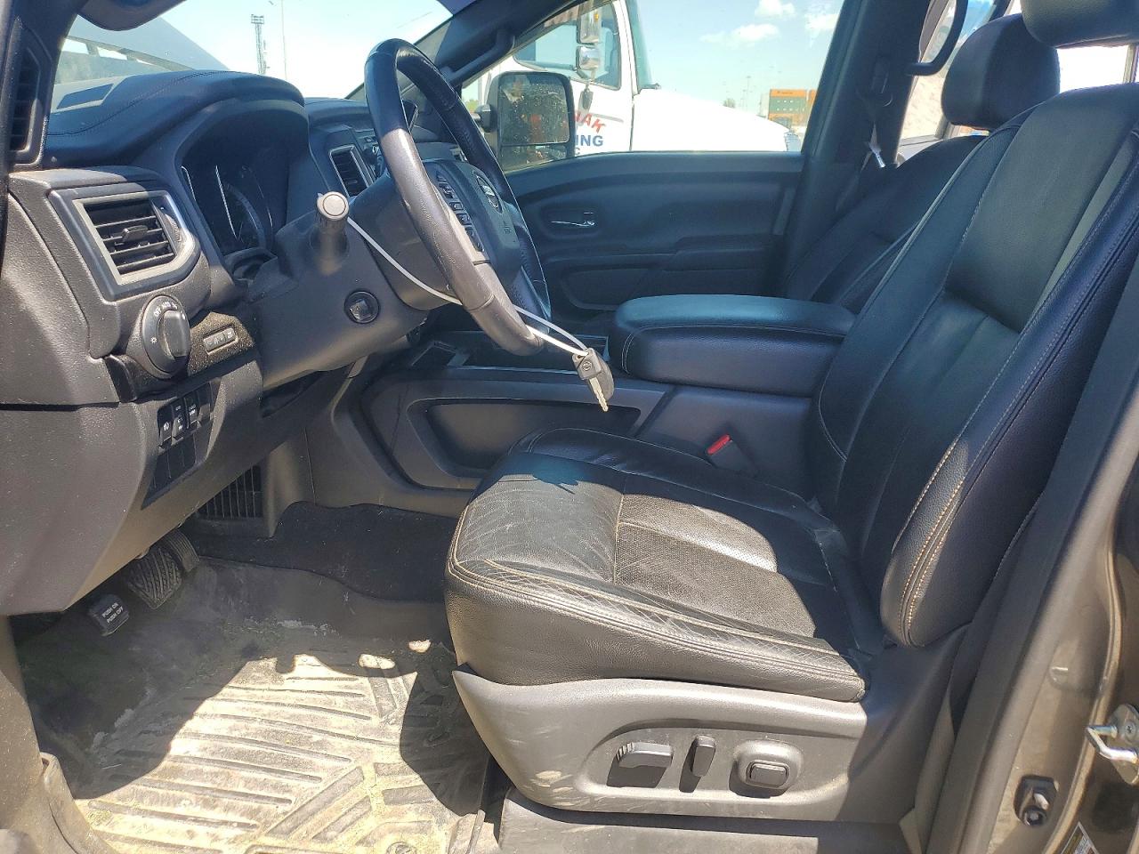 Nissan Titan Sl
