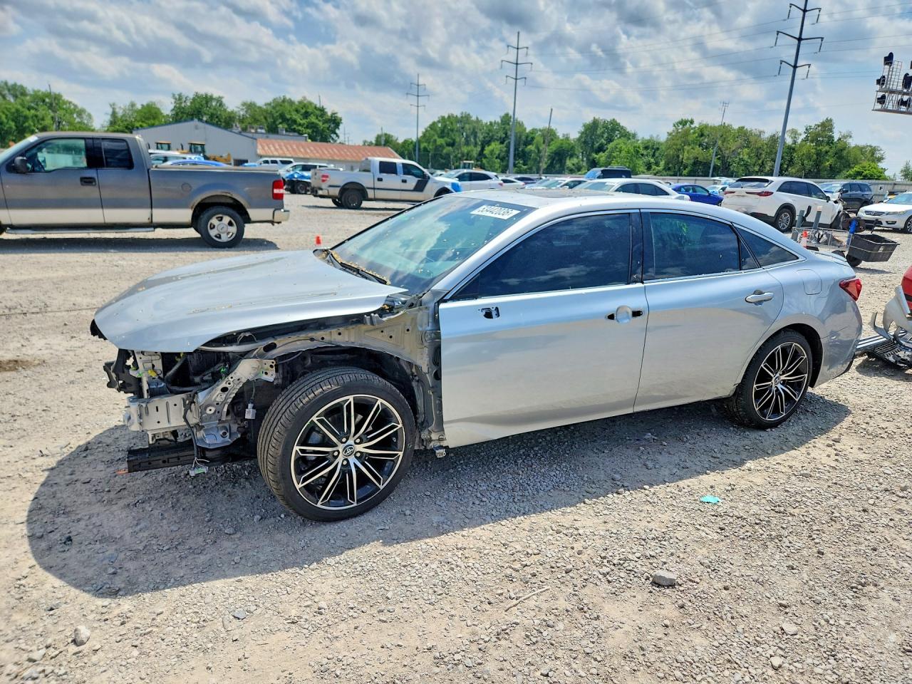 Salvage Toyota Avalon Image