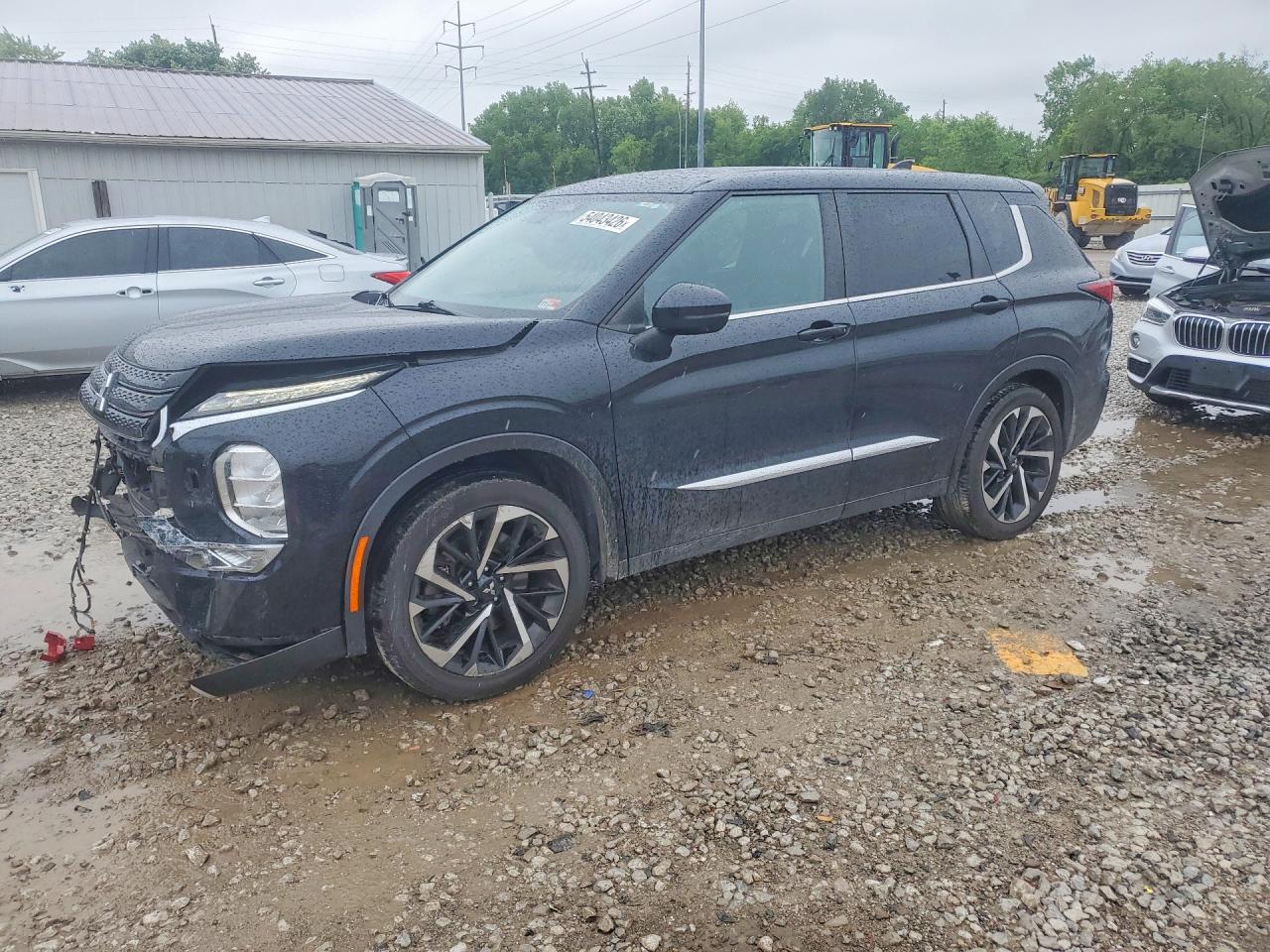 Salvage Mitsubishi Outlander Image