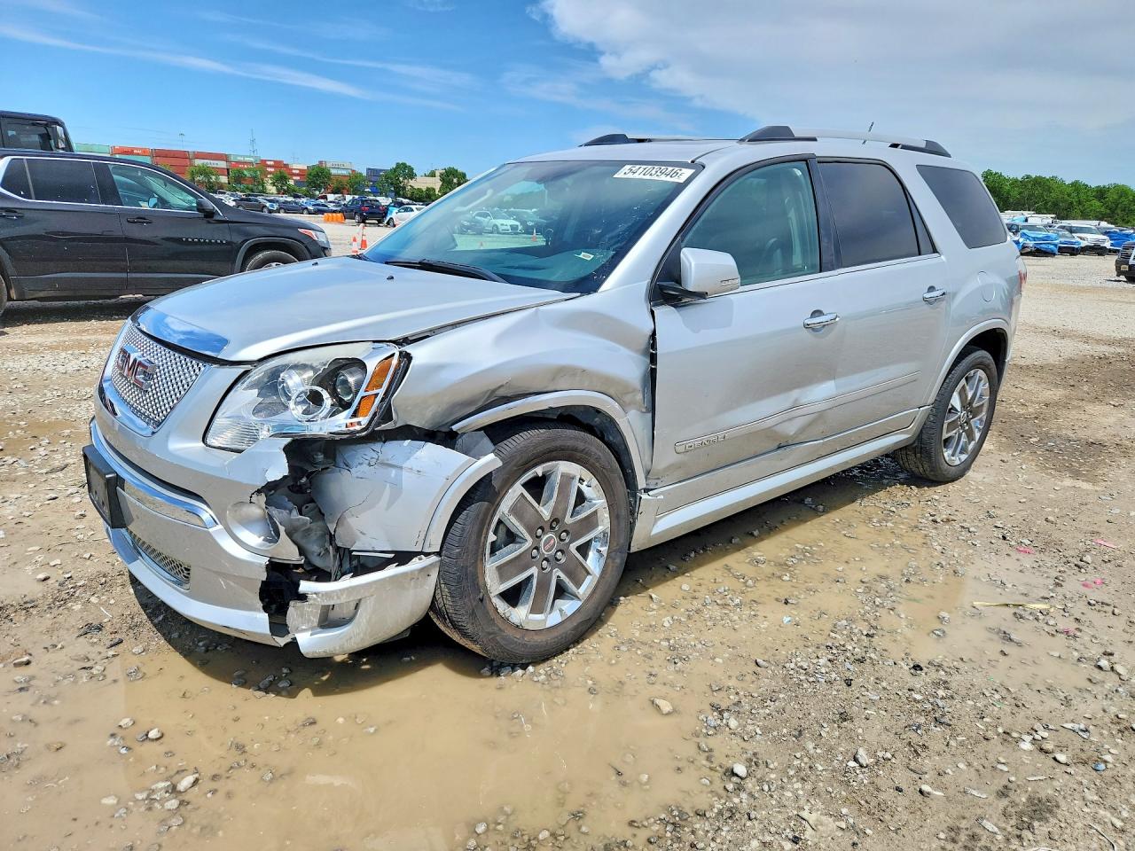 Salvage GMC Acadia Image