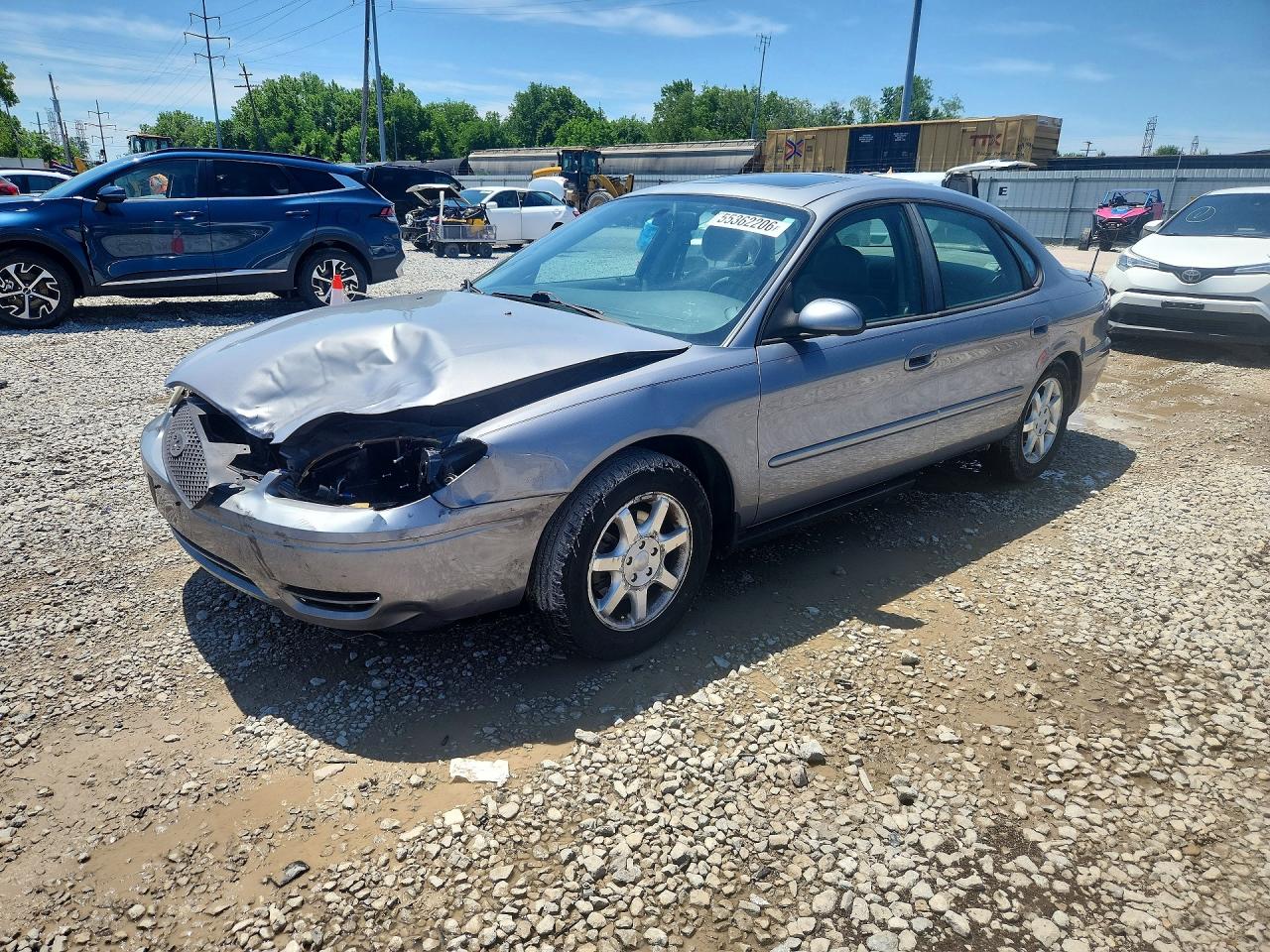 Salvage Ford Taurus Image
