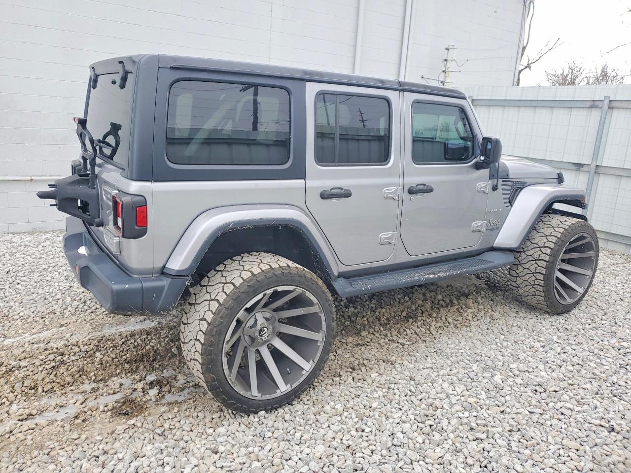 Jeep Wrangler Sahara