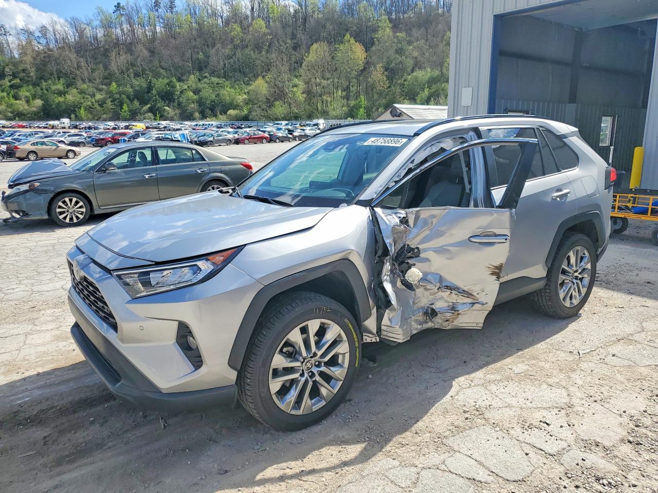Salvage Toyota RAV4 Image