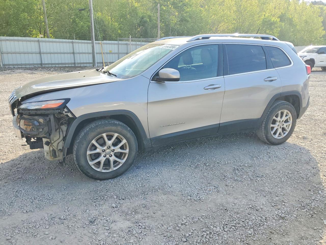 Salvage Jeep Cherokee Image