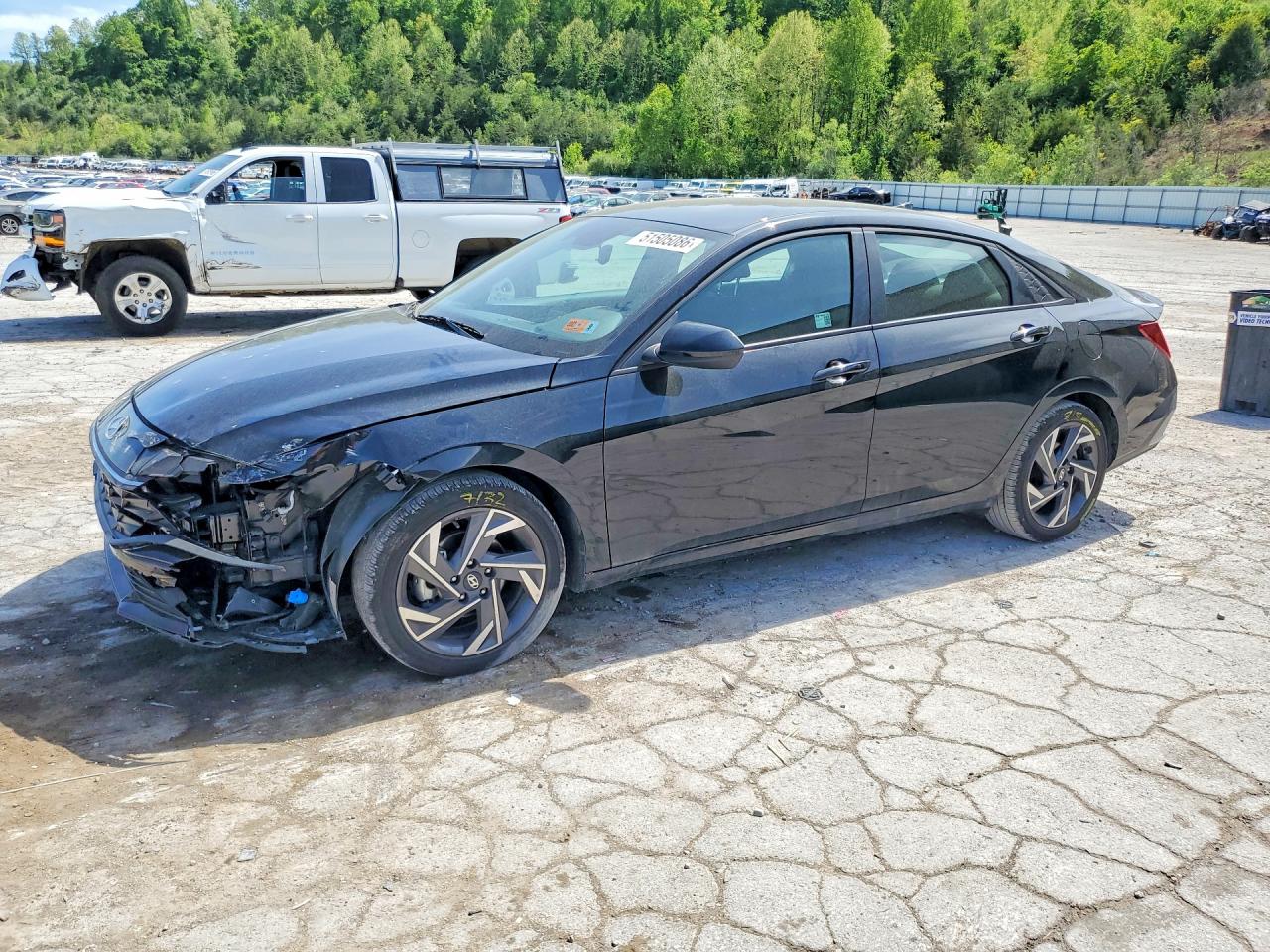 Salvage Hyundai ELANTRA Image