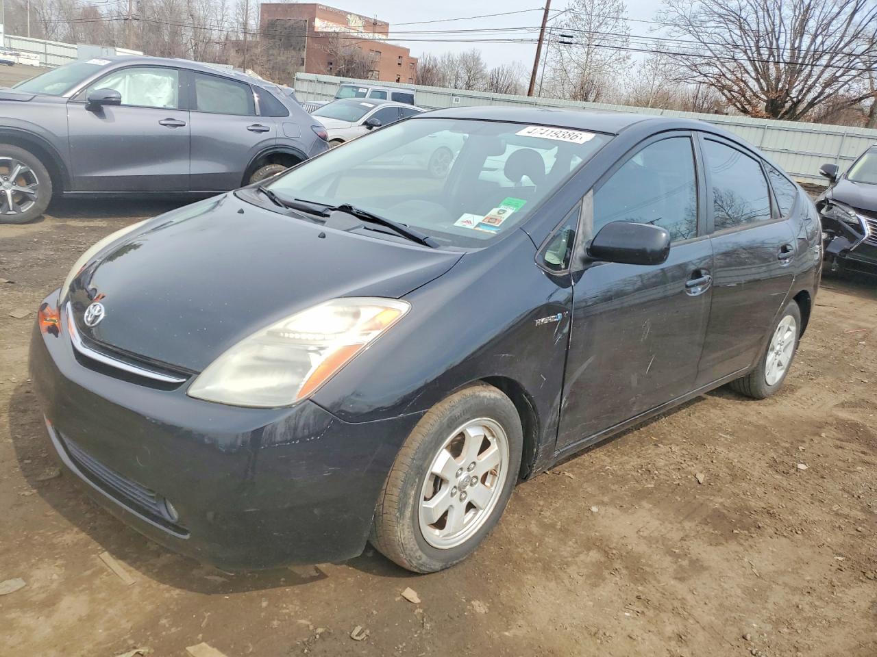 Salvage Toyota Prius Image