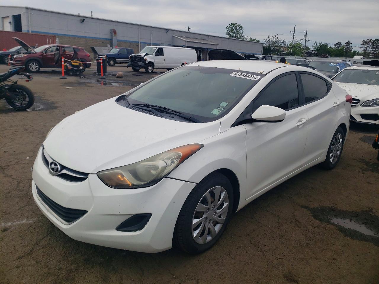 Salvage Hyundai ELANTRA Image