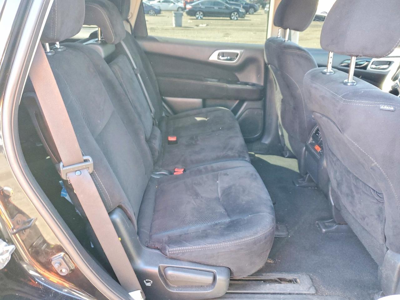 Nissan Pathfinder S