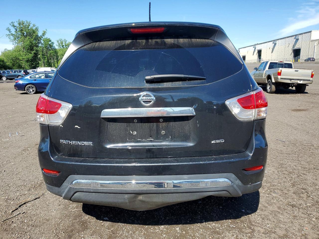 Nissan Pathfinder S