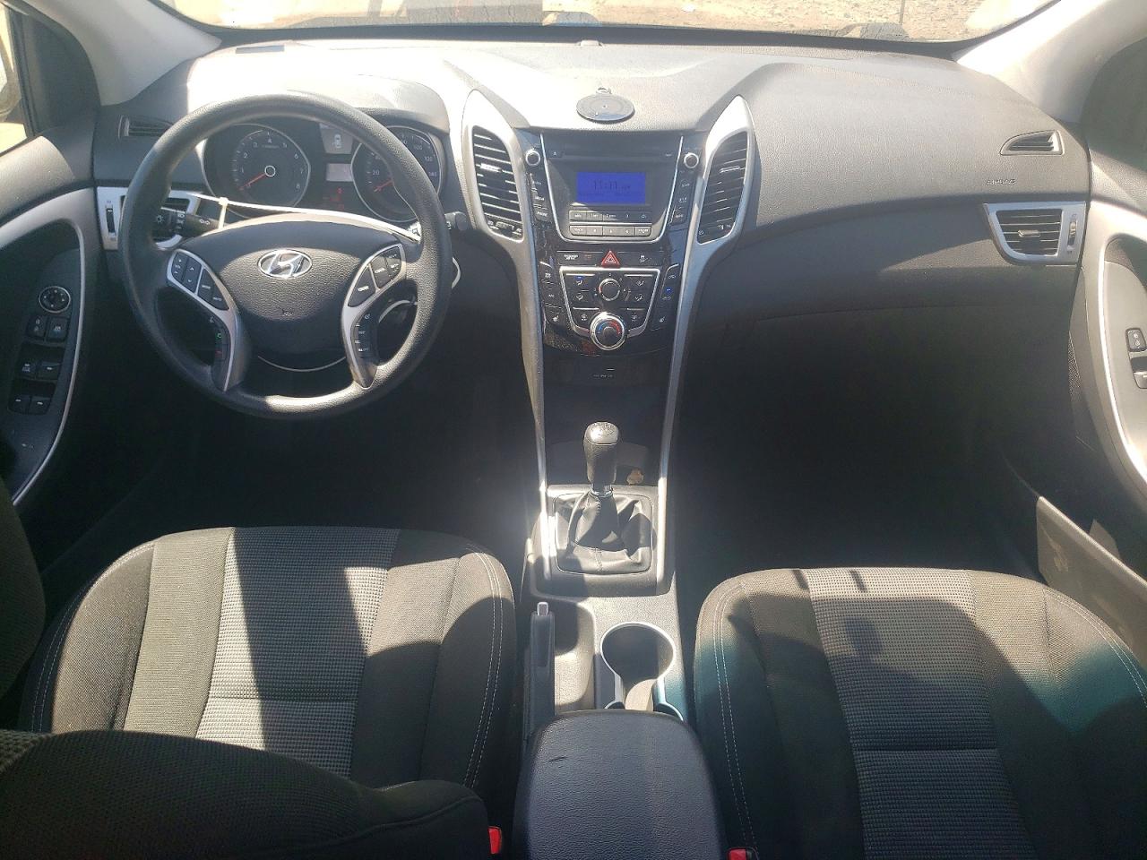 Hyundai ELANTRA Base