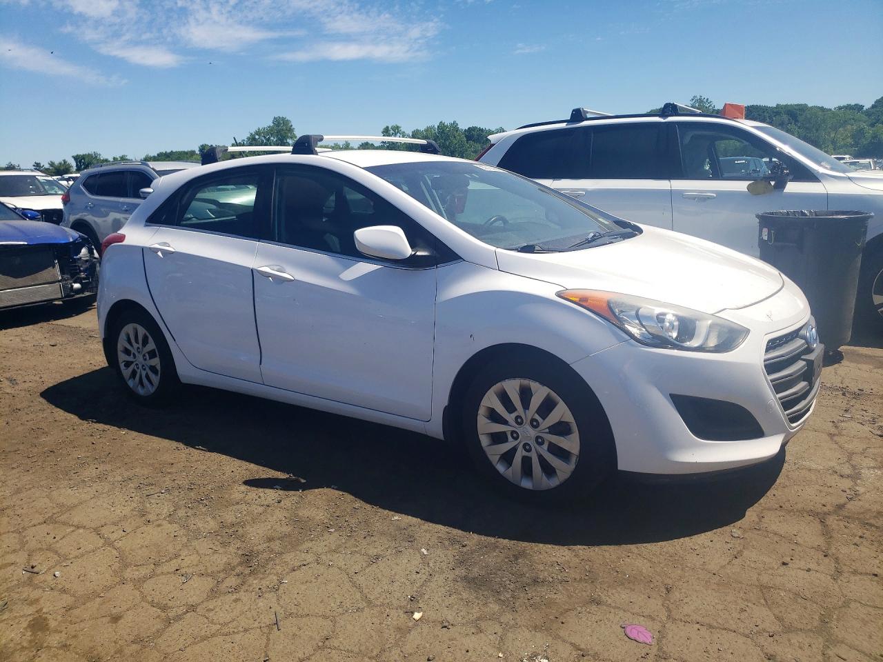 Hyundai ELANTRA Base