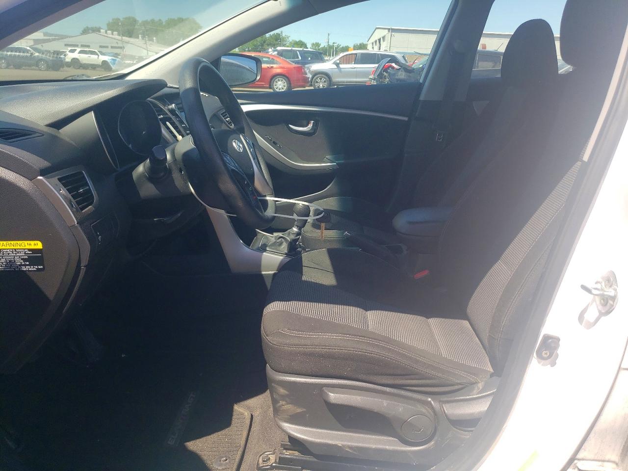 Hyundai ELANTRA Base