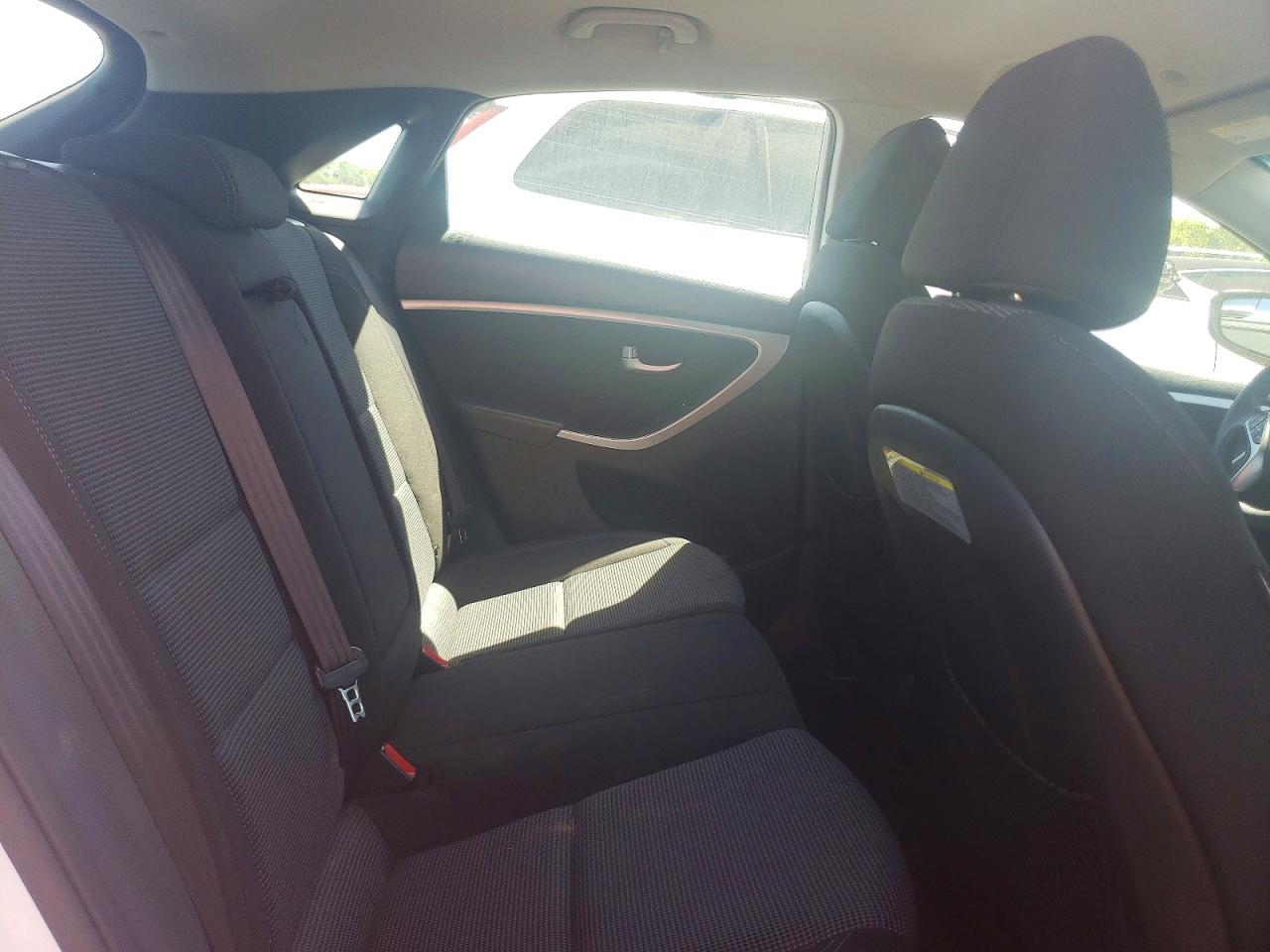 Hyundai ELANTRA Base