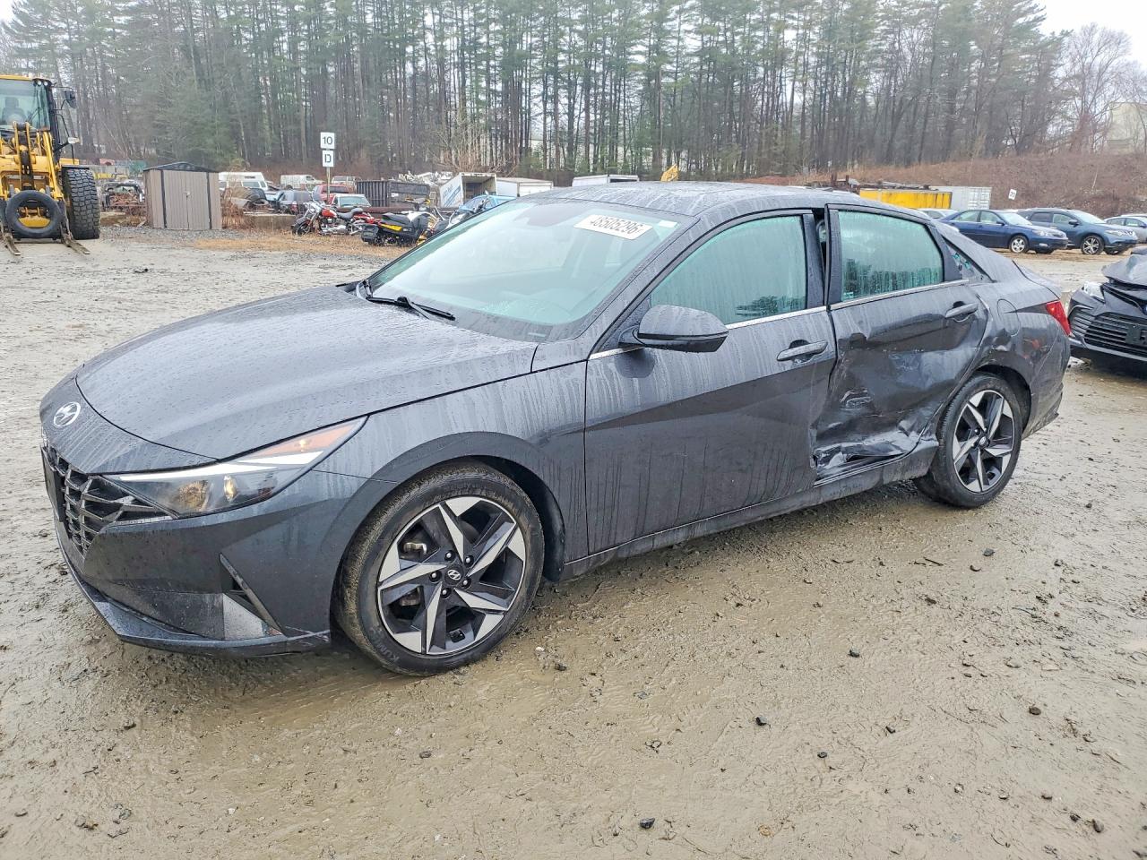 Salvage Hyundai ELANTRA Image