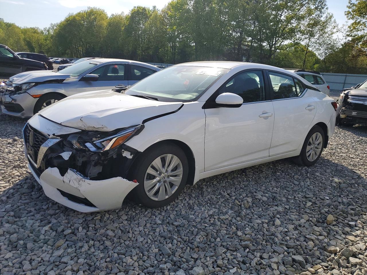 Salvage Nissan Sentra Image