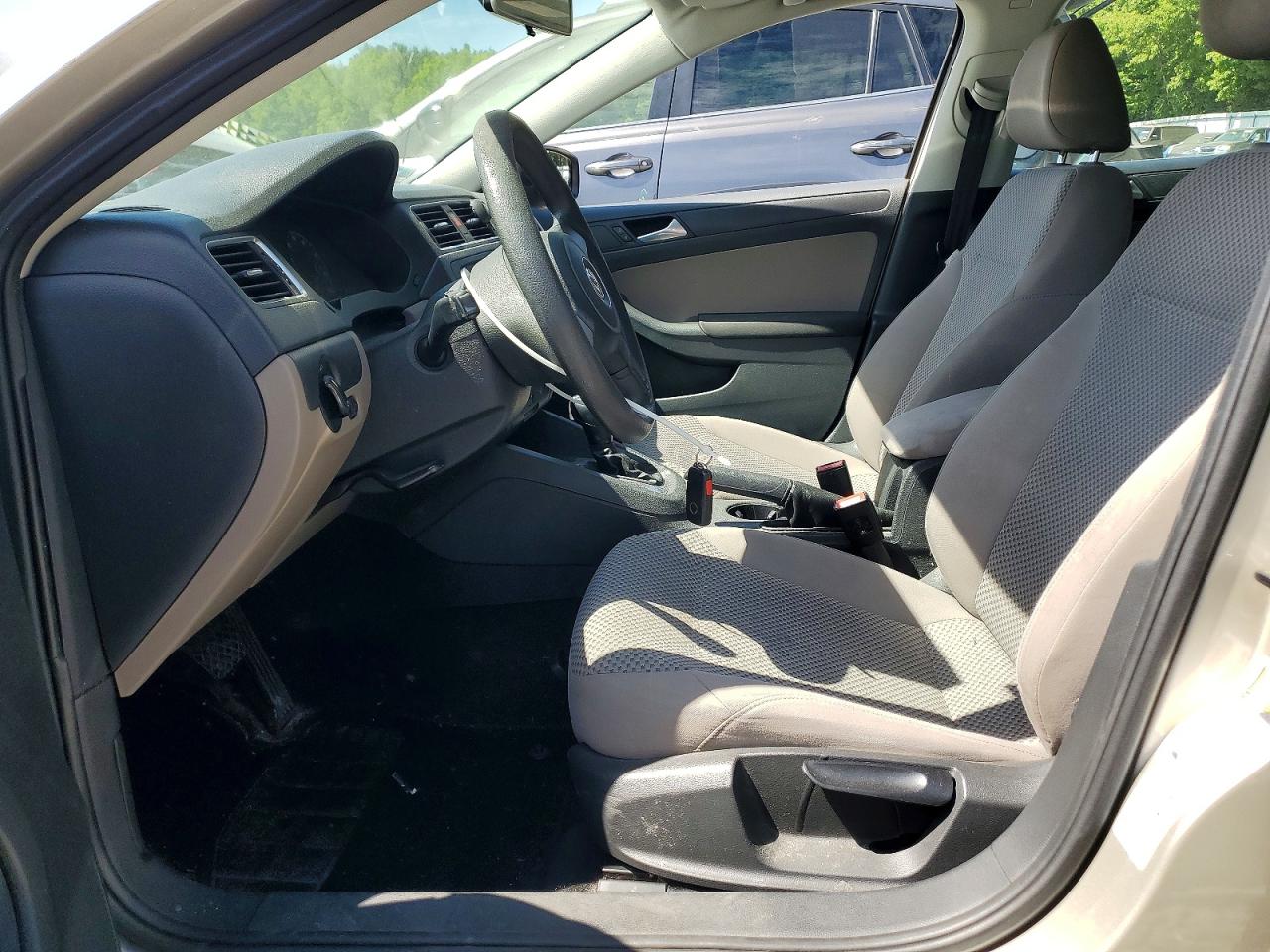 Volkswagen Jetta Base