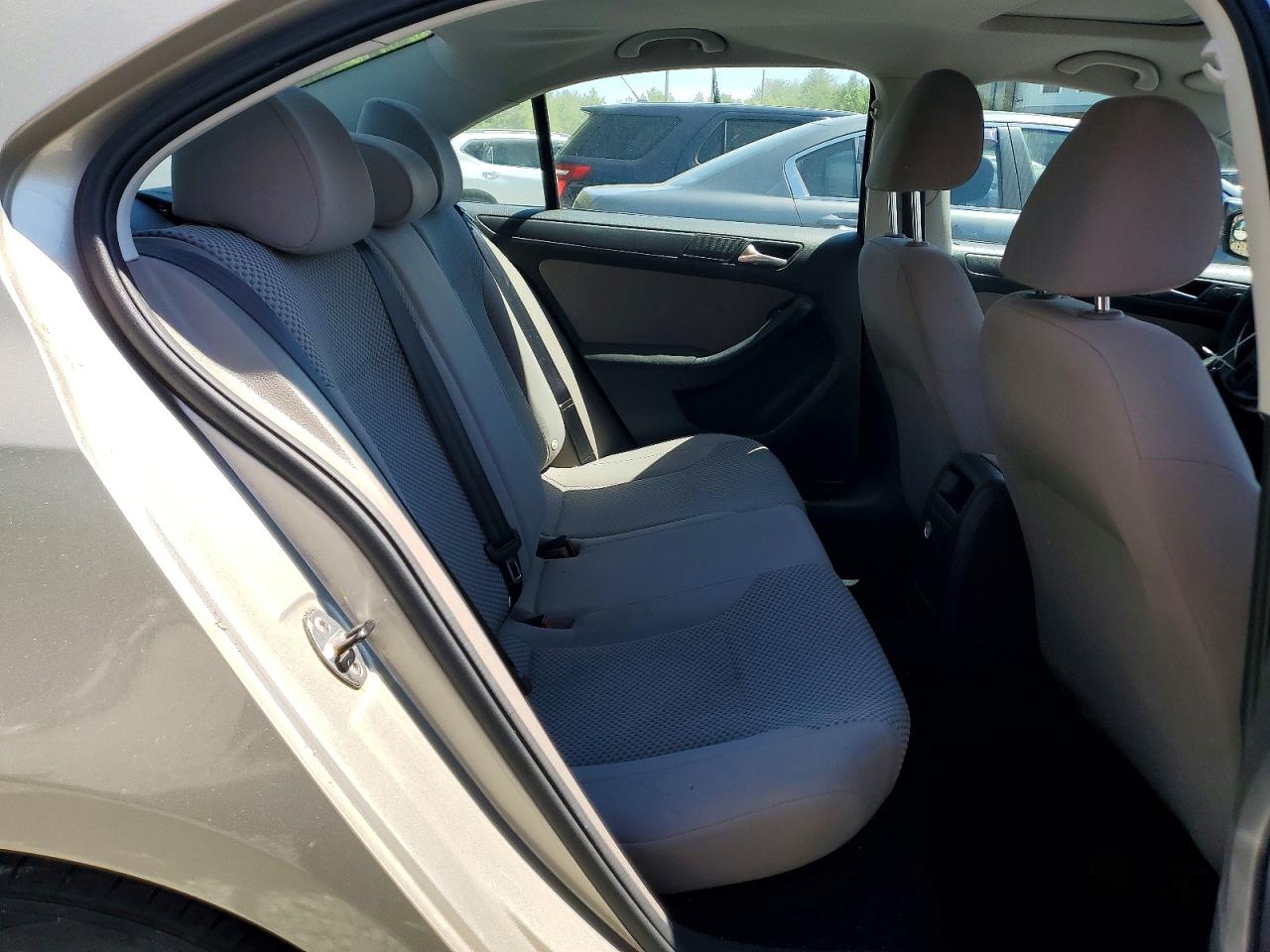 Volkswagen Jetta Base