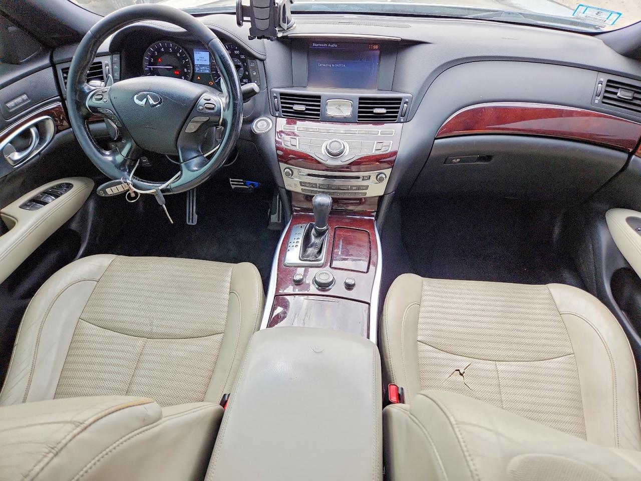 INFINITI Q70 3.7