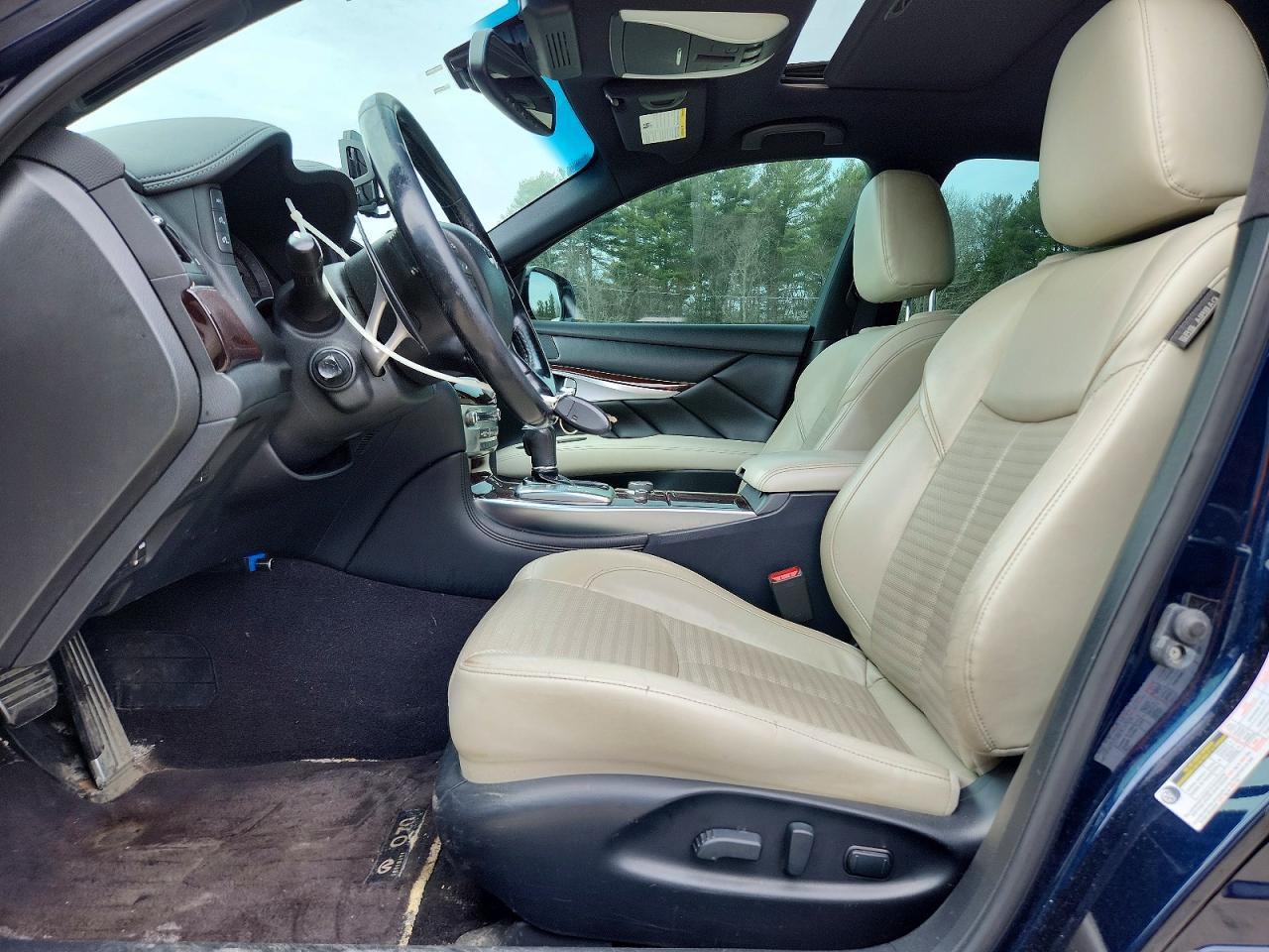 INFINITI Q70 3.7