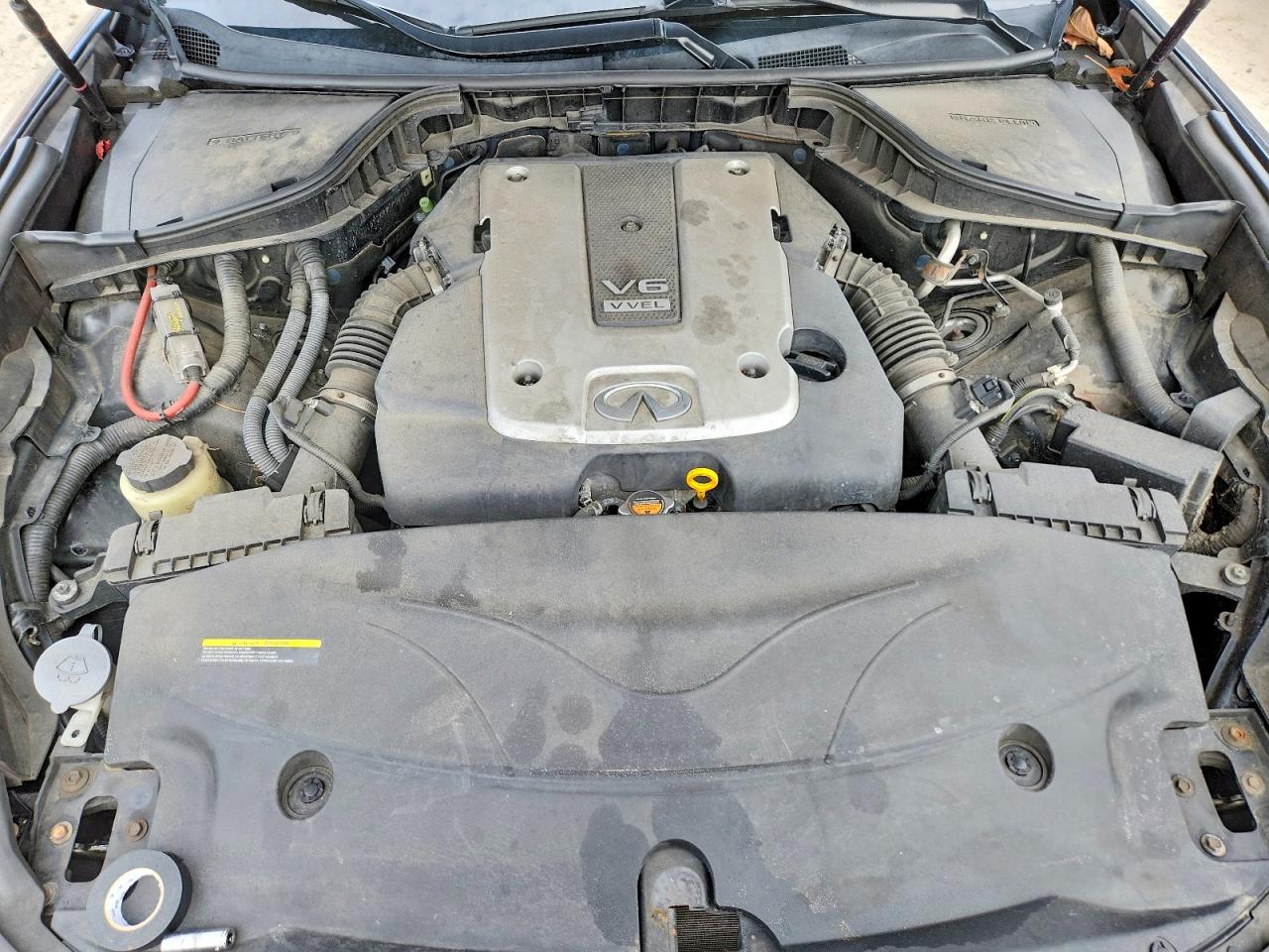 INFINITI Q70 3.7